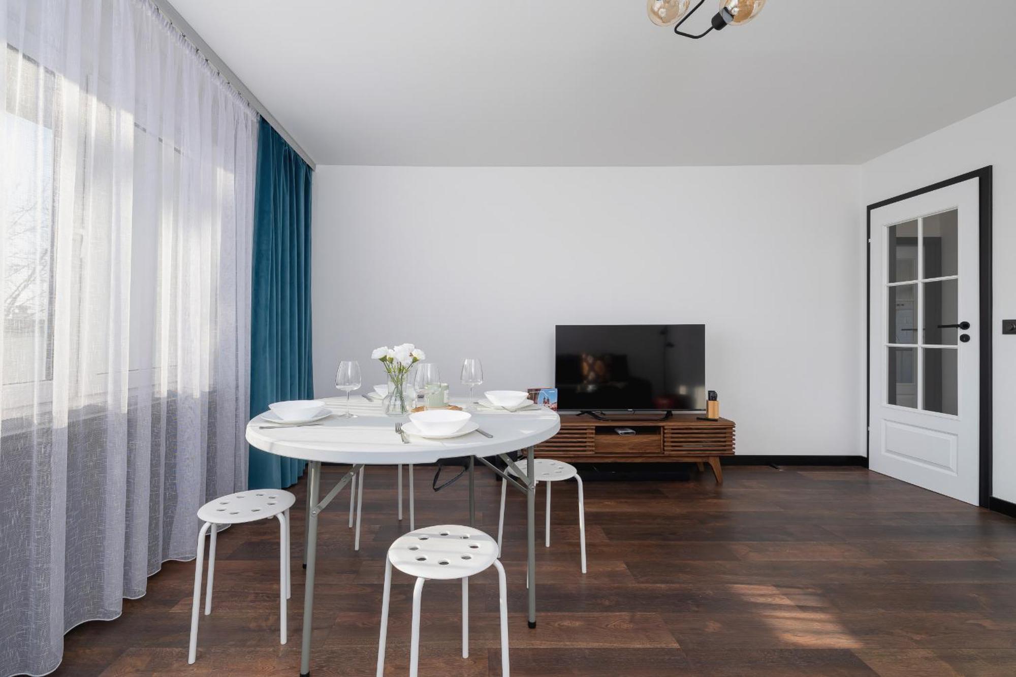 Comfortable Two-bedroom Strzelcow By Renters Appartement Krakau