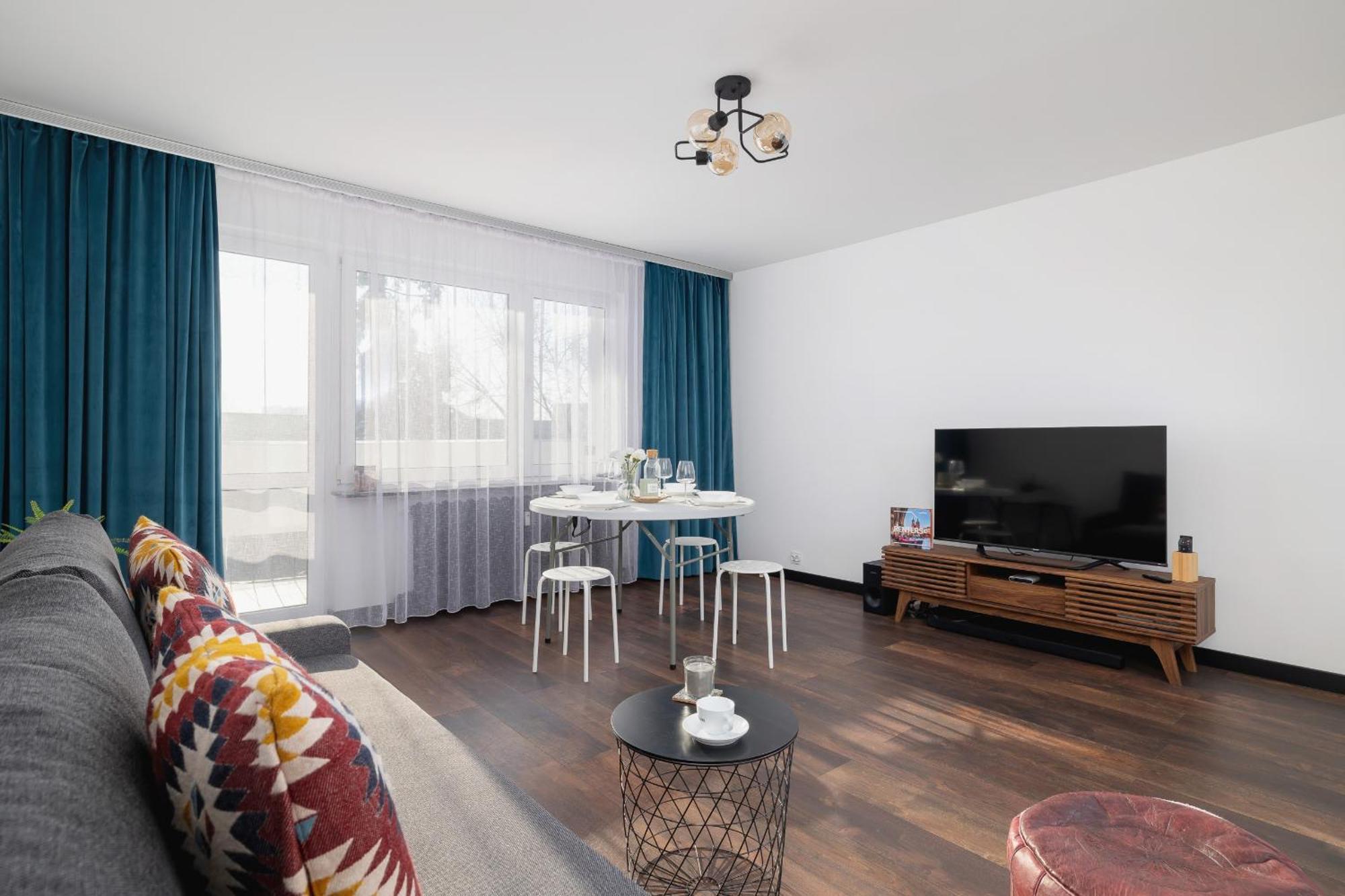 Comfortable Two-bedroom Strzelcow By Renters Appartement Krakau