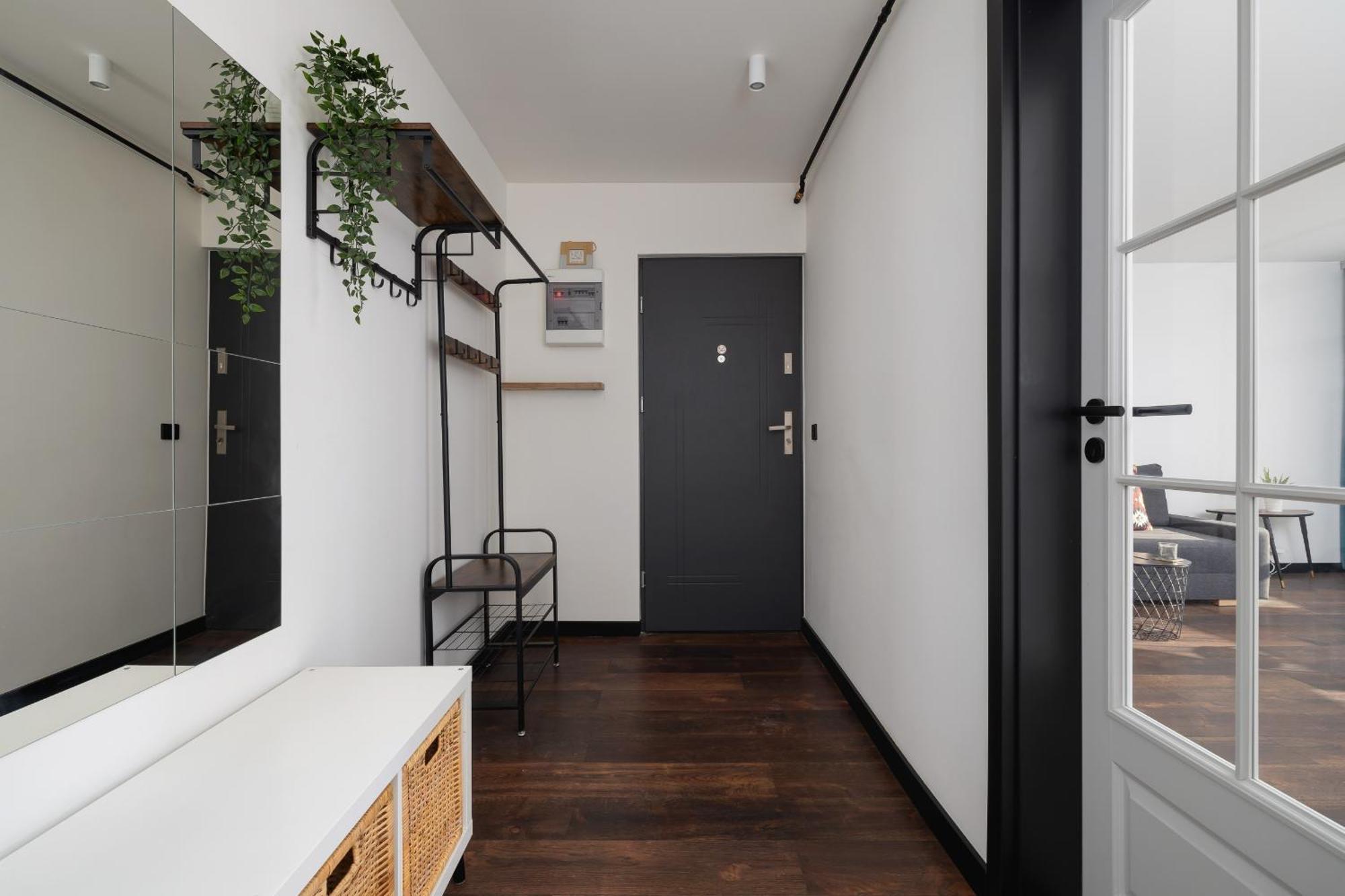 Comfortable Two-bedroom Strzelcow By Renters Krakau